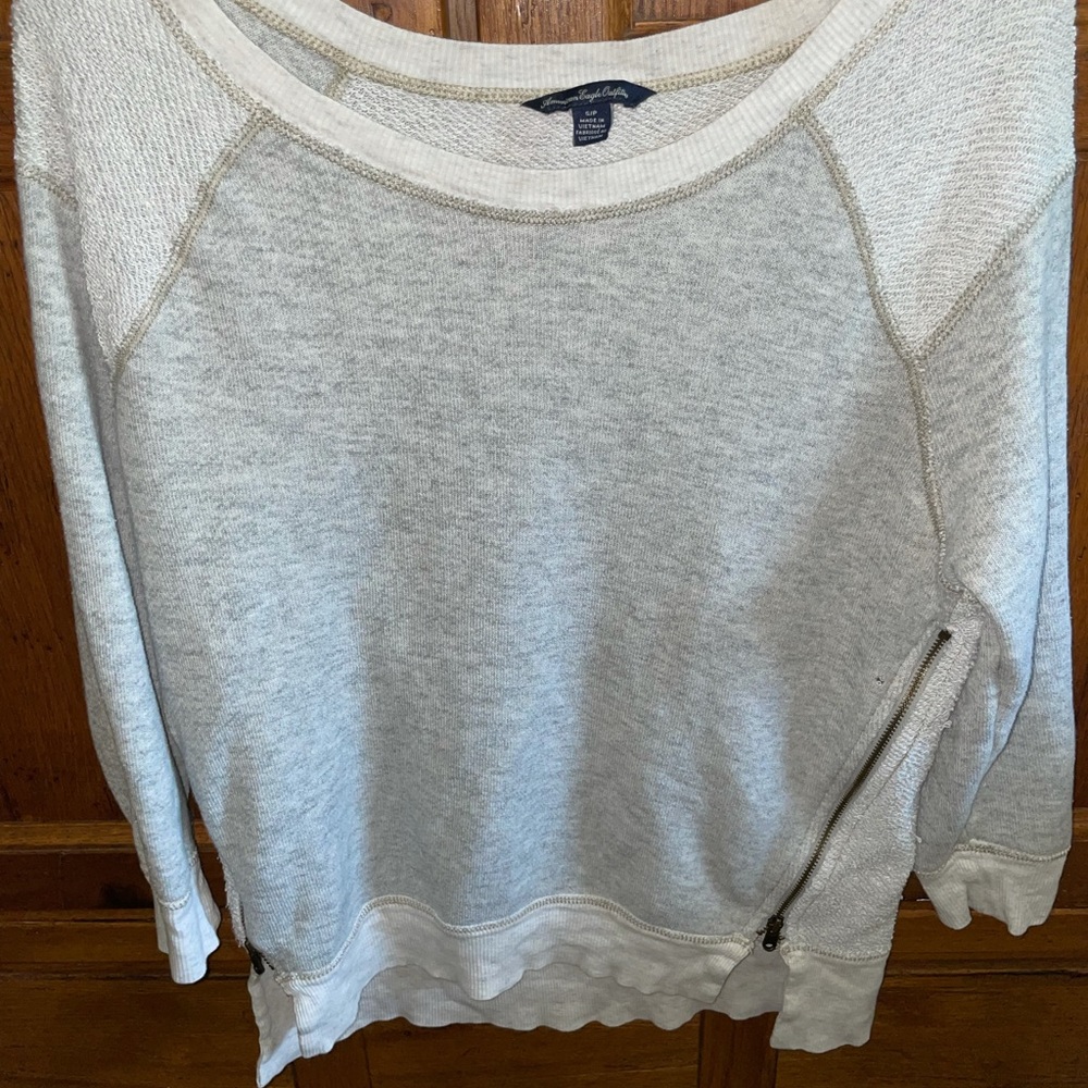 American Eagle pullover